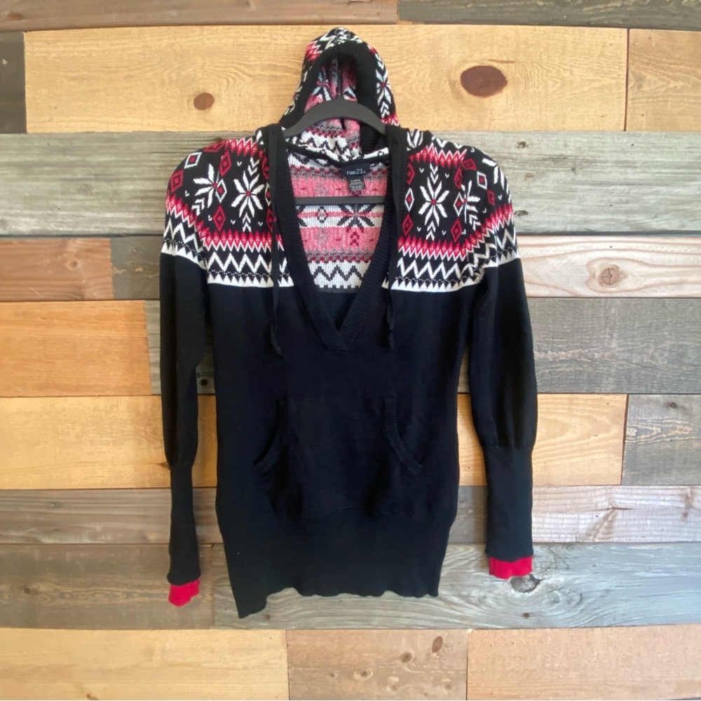 💝3/$20 Rue21 y2k Black and Red Nordic Pattern Sweater